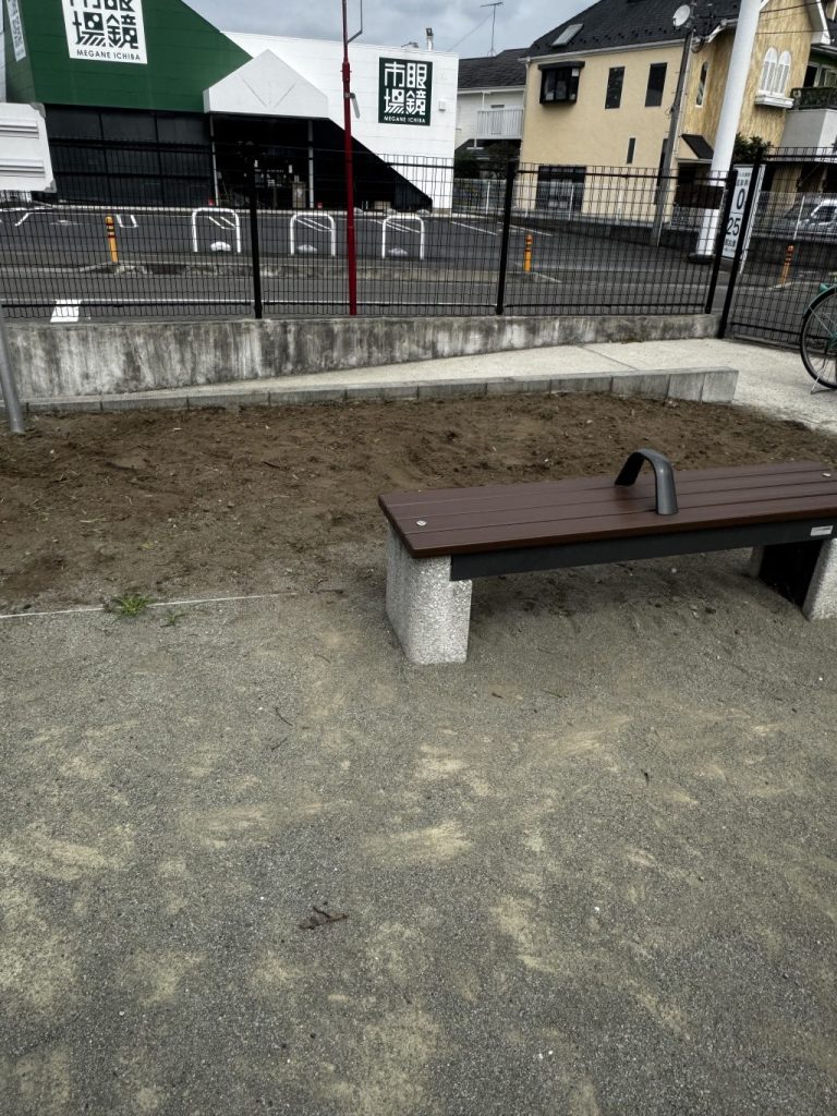 こちらの花壇も！きれいに。