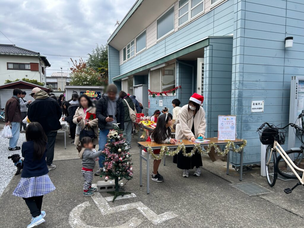 プレゼントの他にX'masツリー作りコーナーも☆